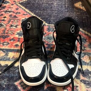 Jordan Men's Black and White Sneakers